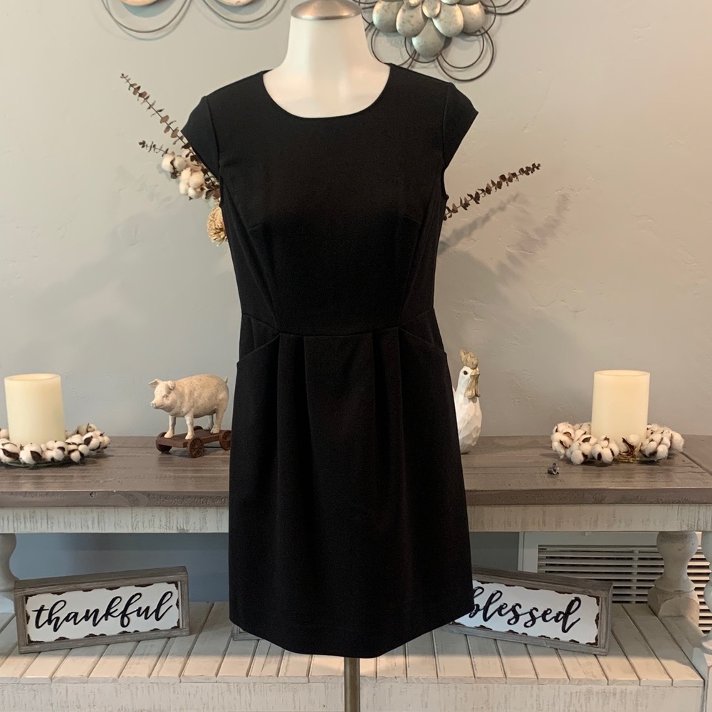 LOFT Black Cap-Sleeve Shift Dress
